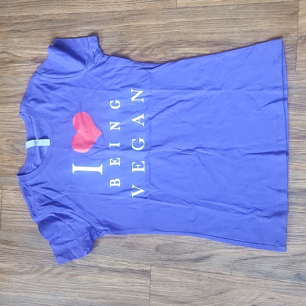 NWOT I love Vegan Tshirt